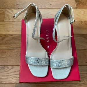 Size 8.5 sandals. 2” heel in gold tone rhinestones